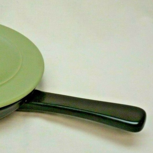 Longaberger Pottery Woven Traditions Flameware 8" Ebony Skillet with Sage Lid - Picture 14 of 15